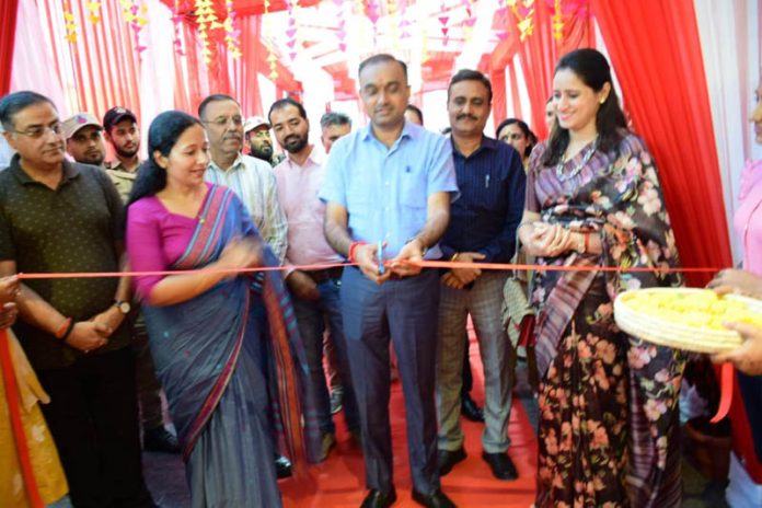 Div Com inaugurating Gandhi Shilp Bazaar.