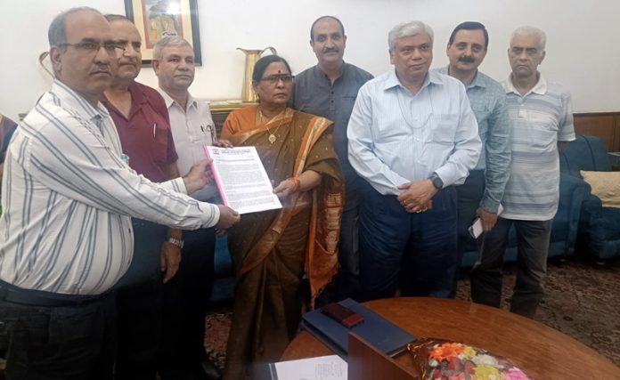 Displaced Kashmiri Hindus submit memorandum to NHRC Chairperson at Jammu on Wednesday.