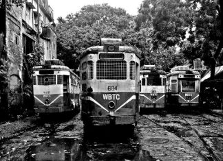  Photo Essay: Kolkata trams finally lose the turf battle