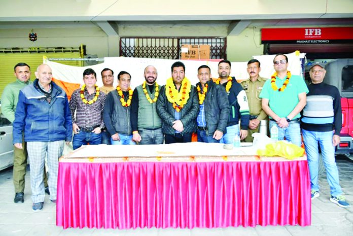 Members of the newly elected Trikuta Nagar Traders Association posing for a photograph.