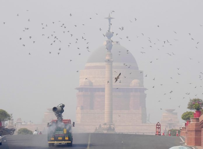 Delhi's air quality 'very poor', minimum temperature 17.6 deg C