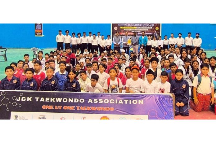 Taekwondo players posing for group photograph at Samba.