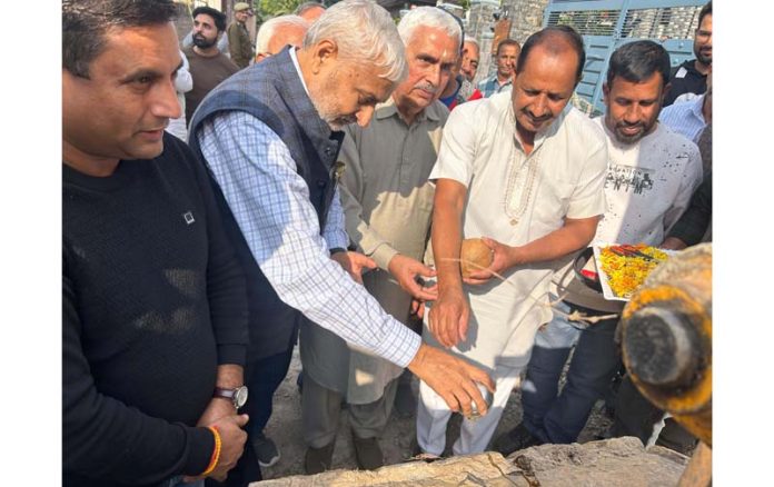 Former Minister and MLA Jammu North, Sham Lal Sharma laying foundation stone of two projects in Ward No 61 on Monday.