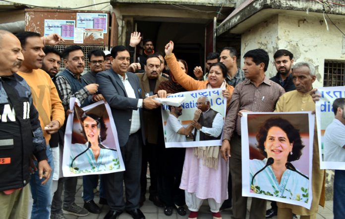 Cong leaders and workers of Jammu celebrating victory of party in Jharkhand on Saturday. -Excelsior/Rakesh