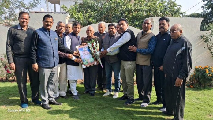 MLA Kathua, Dr Bharat Bhushan posing with members of delegation.