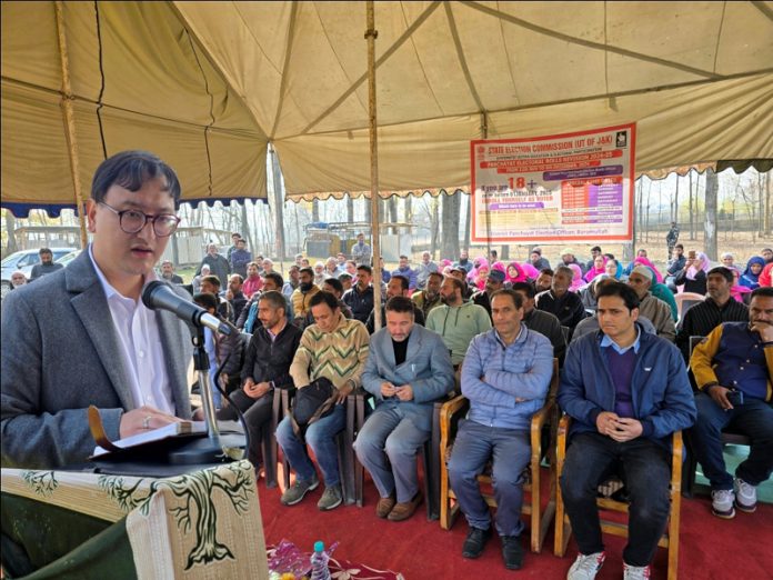 DC Baramulla chairing Block Diwas at Behrampora on Wednesday.