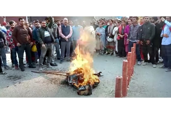 People protesting against the killing of VDGs in Kishtwar on Friday. — Excelsior/Tilak Raj