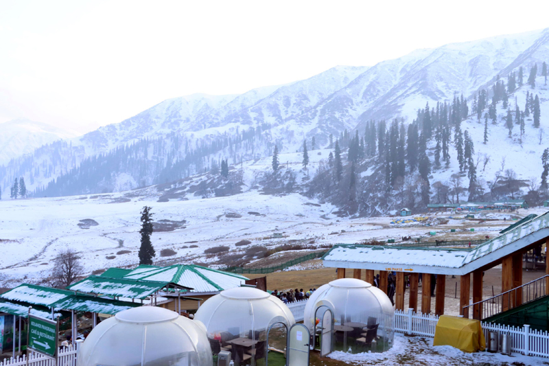 Fresh snowfall at Gulmarg on Saturday. - Excelsior/Aabid Nabi