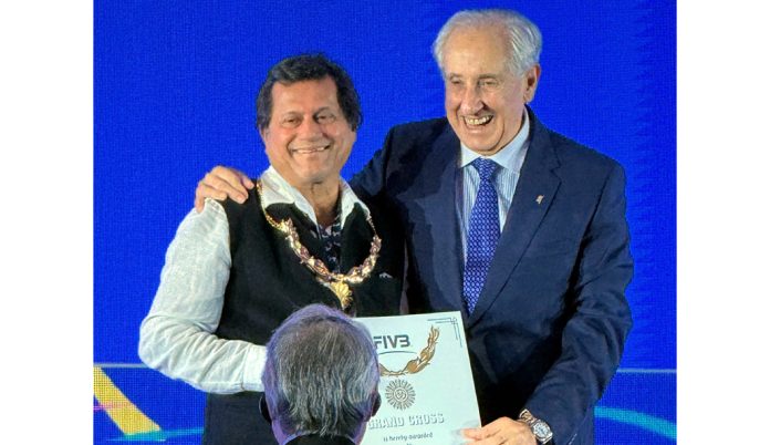 Dr. Achyuta Samanta receiving award from FIVB President Dr Ary Graca at 39th FIVB World Congress in Porto, Portugal.