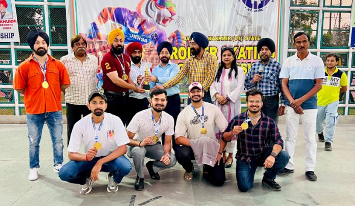 Skaters posing along with DG, YS&S Rajinder Singh Tara during prize distribution ceremony.