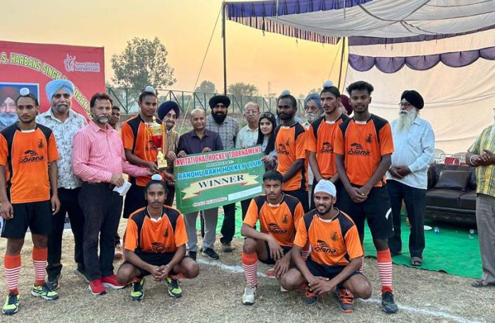 Winning team posing along with dignitaries.