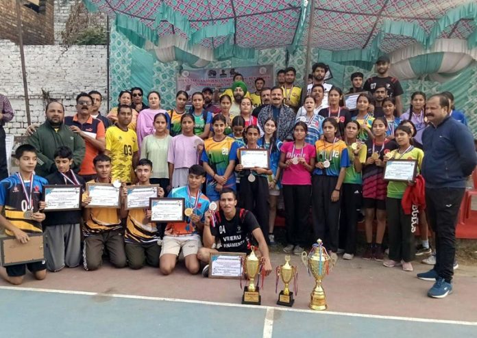 Dignitaries posing along with Handball players at Udhampur.