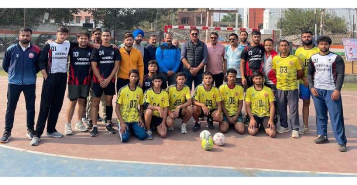 Handball teams posing along with dignitaries.