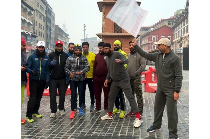 Dr Riaz Sofi flagging off Kashmir-to-Kanyakumari run from Lal Chowk, Srinagar.