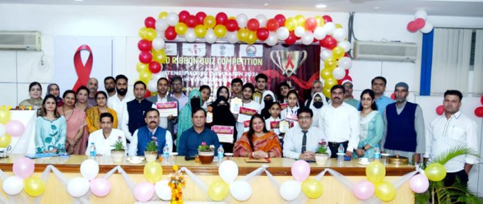 Dignitaries posing along with participants during UT-Level Red Ribbon Quiz Competition.