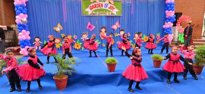 Toddlers of Heritage School presenting a dance performance during an event in the School premises.