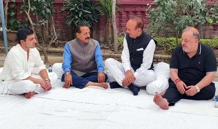 Former Chief Minister, Ghulam Nabi Azad offering condolences to family members of Devender Singh Rana at his Gandhi Nagar residence at Jammu on Thursday.