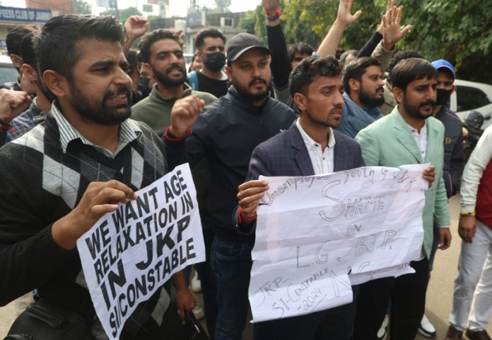 Overage JKPSI aspirants protesting in Jammu on Saturday. -Excelsior/Rakesh