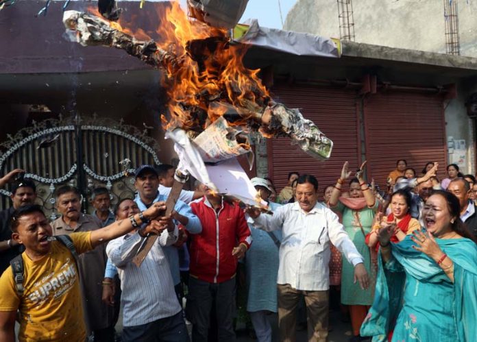 Gorkha community burning effigy of Deputy CM Surinder Kumar Choudhary during a protest in Jammu. -Excelsior/Rakesh