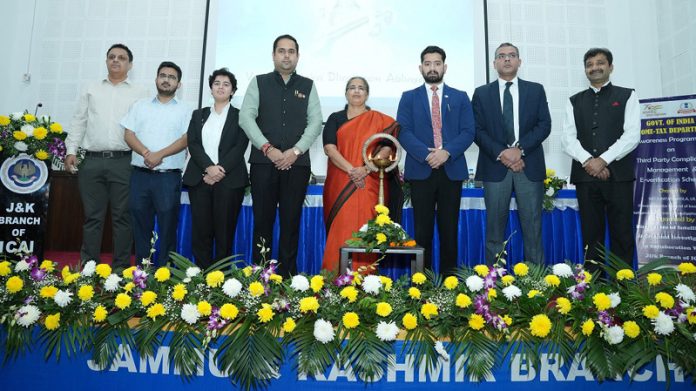 Sunita Bainsla, Principal Director General of Income Tax along with other senior officers of the department and ICAI J&K branch team during outreach prog. —Excelsior/Rakesh Sunita Bainsla, Principal Director General of Income Tax along with other senior officers of the department and ICAI J&K branch team during outreach prog. —Excelsior/Rakesh