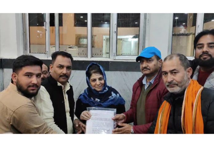 Katra locals submitting memorandum to Mehbooba Mufti.