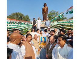 Cong leaders paying tribute to Indira Gandhi on her birth anniversary at Jammu. — Excelsior/Rakesh