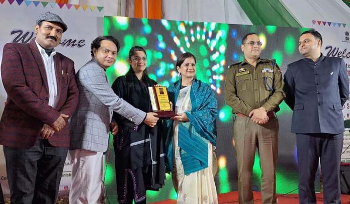 Ankita Kar, CEO, JAKEGA felicitating Ayushi Puri, Dy Dir, CBC during a function held in Jammu on Sunday.