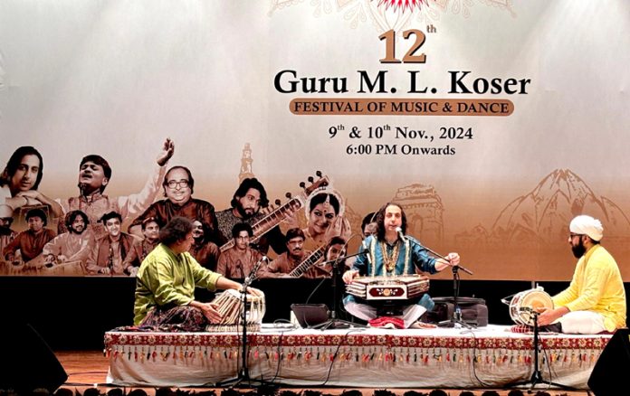 Santoor Maestro, Abhay Rustum Sopori mesmerizes the audience with his rendition of Raga Kaushik Ranjani on Santoor.