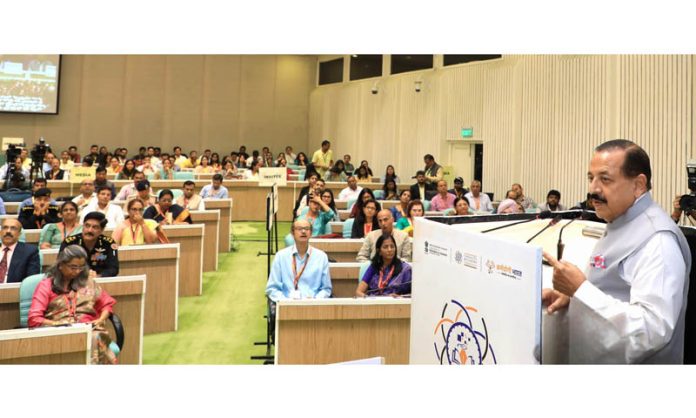 Union Minister Dr. Jitendra Singh, as chief guest, addressing the Valedictory session of National Learning Week at Vigyan Bhawan, New Delhi on Thursday.