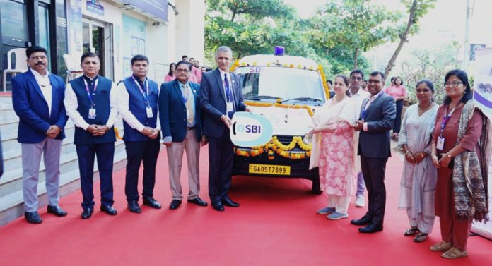 Dignitaries from SBI Foundation launching 'Sanjeevani' ambulance service in Goa.