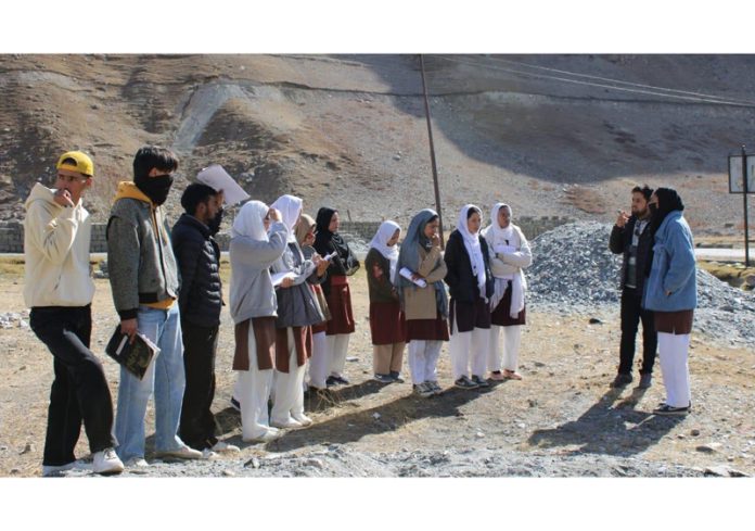 Students of GDC Drass during an educational tour to Sonamarg.