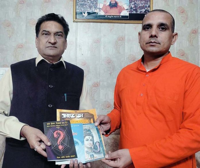 Balbir Ram Rattan, national general secretary, Guru Ravi Dass Vishwa Mahapeeth being presented books by Swami Suchidanand at Jammu on Friday.