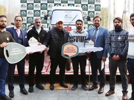 Officials of Khyber Cement presenting keys of vehicles to the winners in Srinagar on Wednesday.