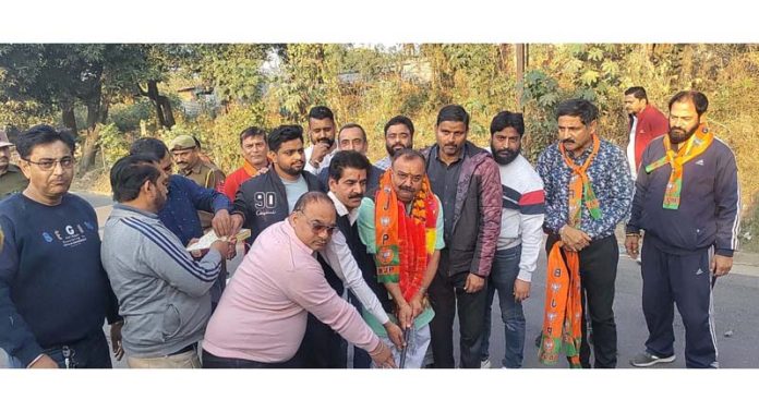 MLA Bahu, Vikram Randhawa kick starting blacktopping of road in Ward 54.