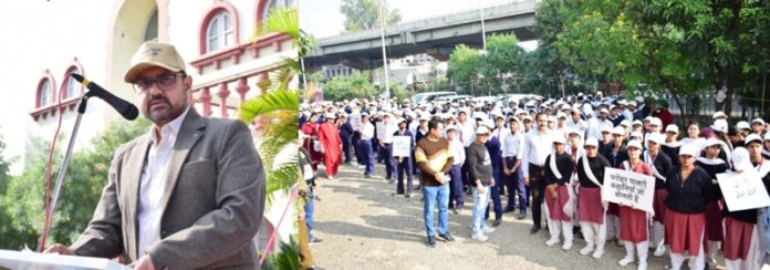 Minister Satish Sharma addressing participants of Heritage Walk.