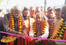 Mahant Rameshwar Dass inaugurating Patanjali store in Akhnoor on Thursday.