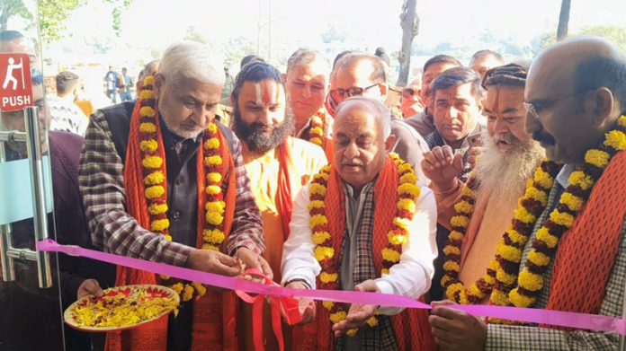 Mahant Rameshwar Dass inaugurating Patanjali store in Akhnoor on Thursday.