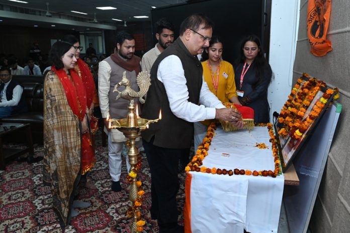 CUJ Vice-Chancellor and others paying tribute to Rani Laxmibai during ‘Stree Shakti Divas’ programme by ABVP.