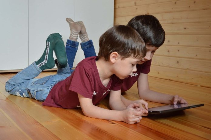 Basic rules for screen time at young age can help reduce childhood obesity – new research