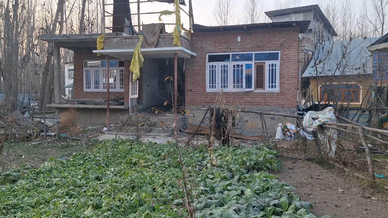 J&K Police Attach House In Kulgam Where Four Terrorists Were Killed In ...