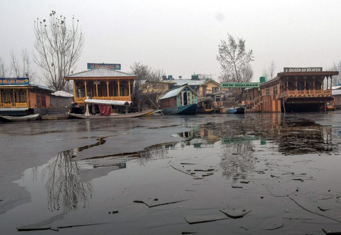 Frosty conditions prevail in Dal lake as mercury dips in Srinagar. -Excelsior/Shakeel