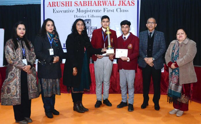 Dignitary presenting trophy to winning team during Inter-School Mega Quiz 2024 at KC Public School.