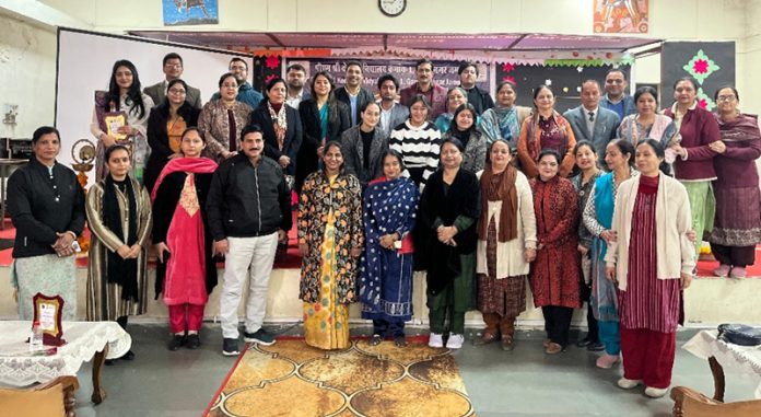 Faculty posing along with alumni and retired KVS staff during 62nd Foundation Day of KV No 1.