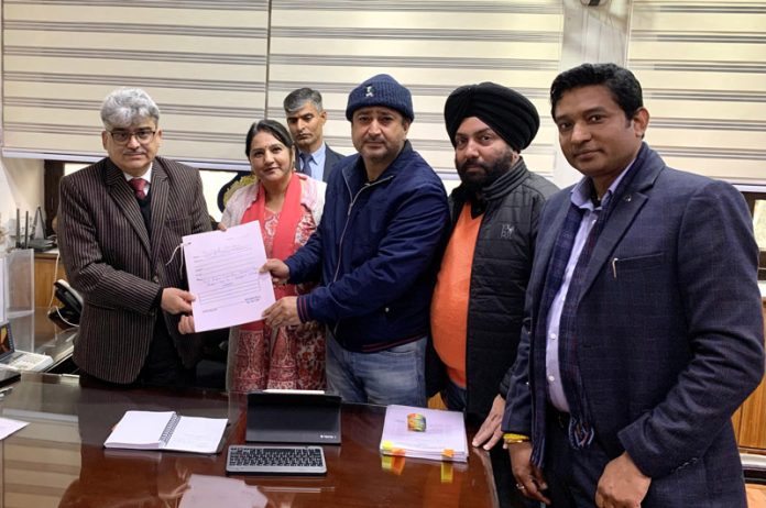 SKUAST-Jammu employees submitting memorandum to Chief Secretary Atal Dulloo.