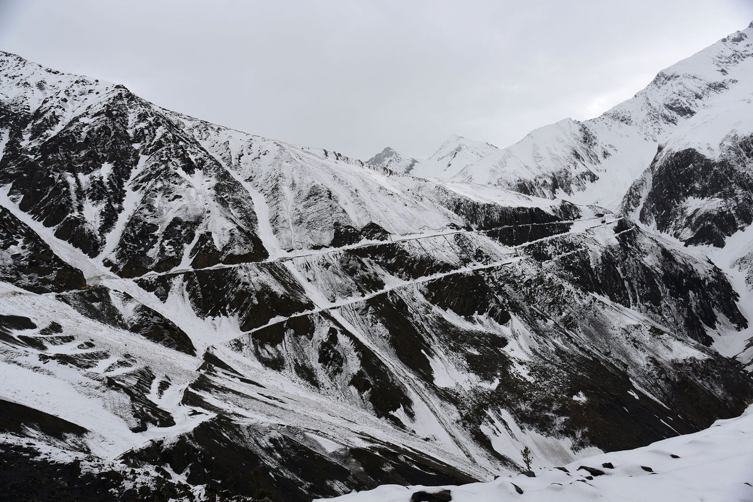 Kashmir Freezes With Cold, Zojila Records -18°C.