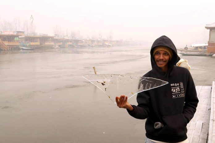 Srinagar experiences record-breaking cold as temperatures plunge to -8.5°C, the lowest in 50 years, on Saturday. —Excelsior/Shakeel