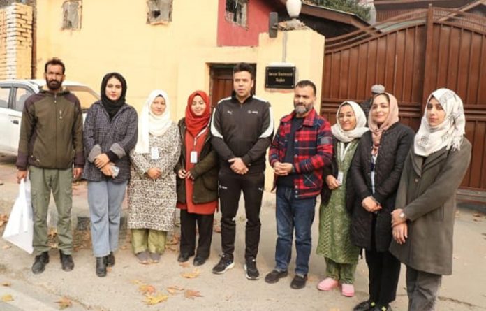 DC Srinagar, Dr. Bilal Mohi-Ud-Din Bhat posing along with Divyang Women's Cricket Team at Srinagar.