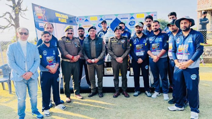 Shiv Kumar Sharma, DIG Jammu-Samba-Kathua Range posing along with players during Swachh Bharat BIG Cricket League 2024.