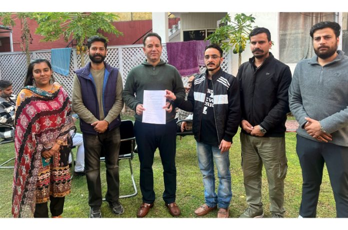 JU students and scholars submitting memorandum to Sunil Sharma.