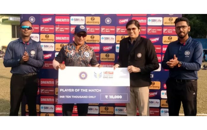 Skipper Jasia Akhtar receiving Player of the Match award for her brilliant knock of 165 runs off 111 balls, leading J&K to a commanding victory over Mizoram.